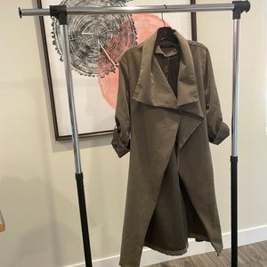 Never worn Mind Code army green 3/4 button-up sleeve coat size M (soft material)